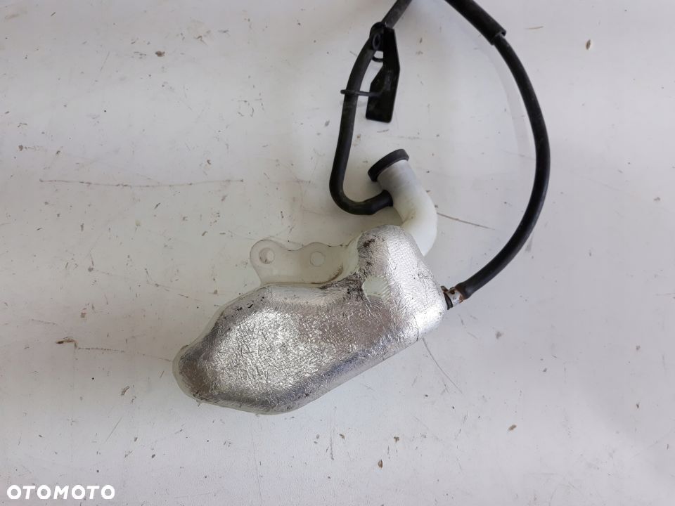 SUZUKI GSR 750 ZBIORNICZEK WYRÓWNAWCZY - 1