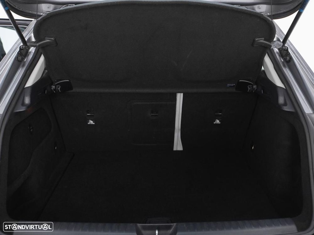 Mercedes-Benz GLA 200 - 11