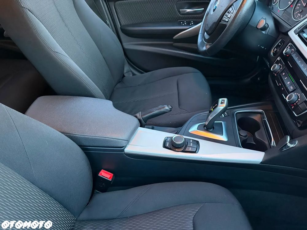 BMW Seria 3 318i Advantage - 29