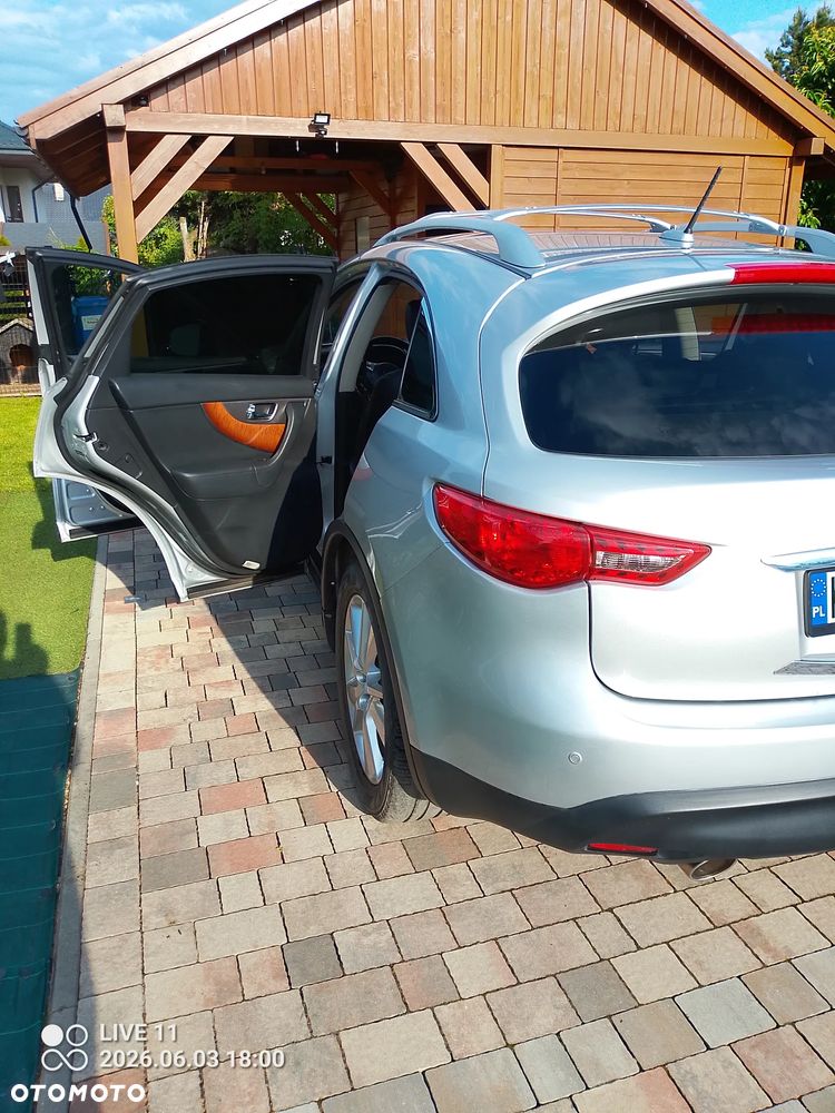 Infiniti QX70 - 26