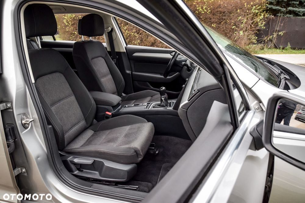 Volkswagen Passat 1.6 TDI (BlueMotion Technology) Comfortline - 9