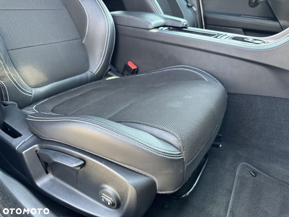 Jaguar XE - 24