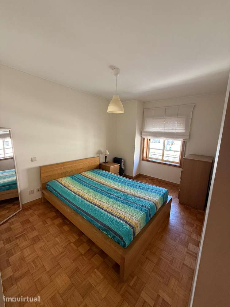 Apartamento T1 na Rua de Camões, muito próximo ao metro da Trindade - Grande imagem: 2/11
