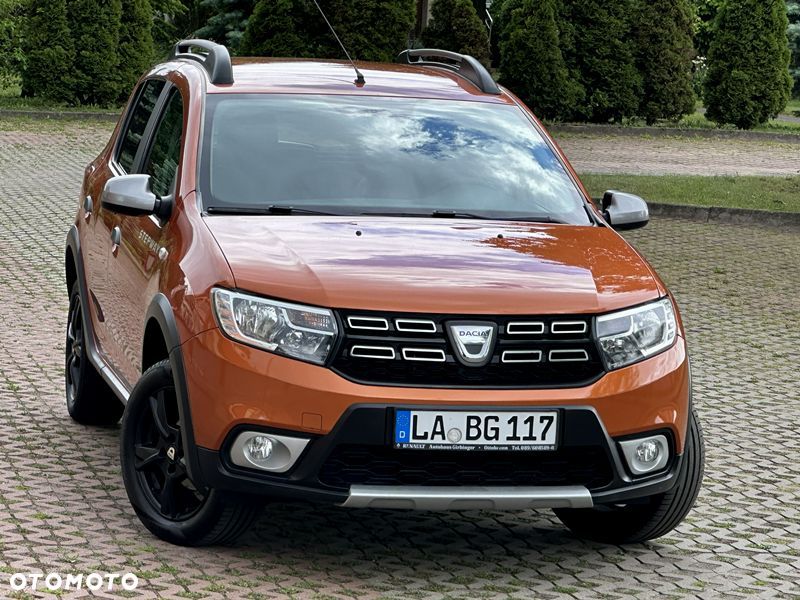 Dacia Sandero Stepway TCe 90 (S&S) Celebration - 1