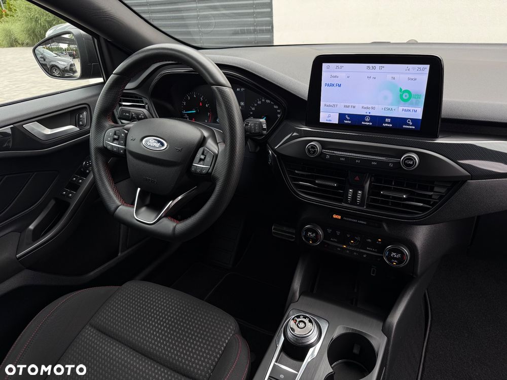 Ford Focus 1.0 EcoBoost Hybrid ST-LINE DESIGN - 30