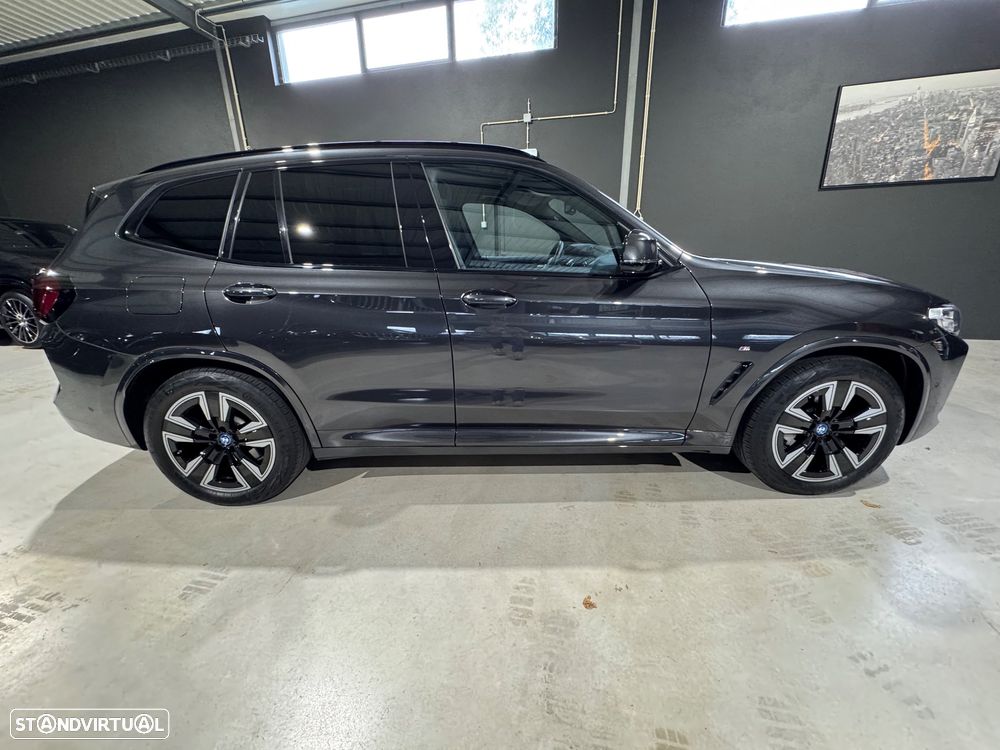 BMW iX3 M Sport Impressive - 13