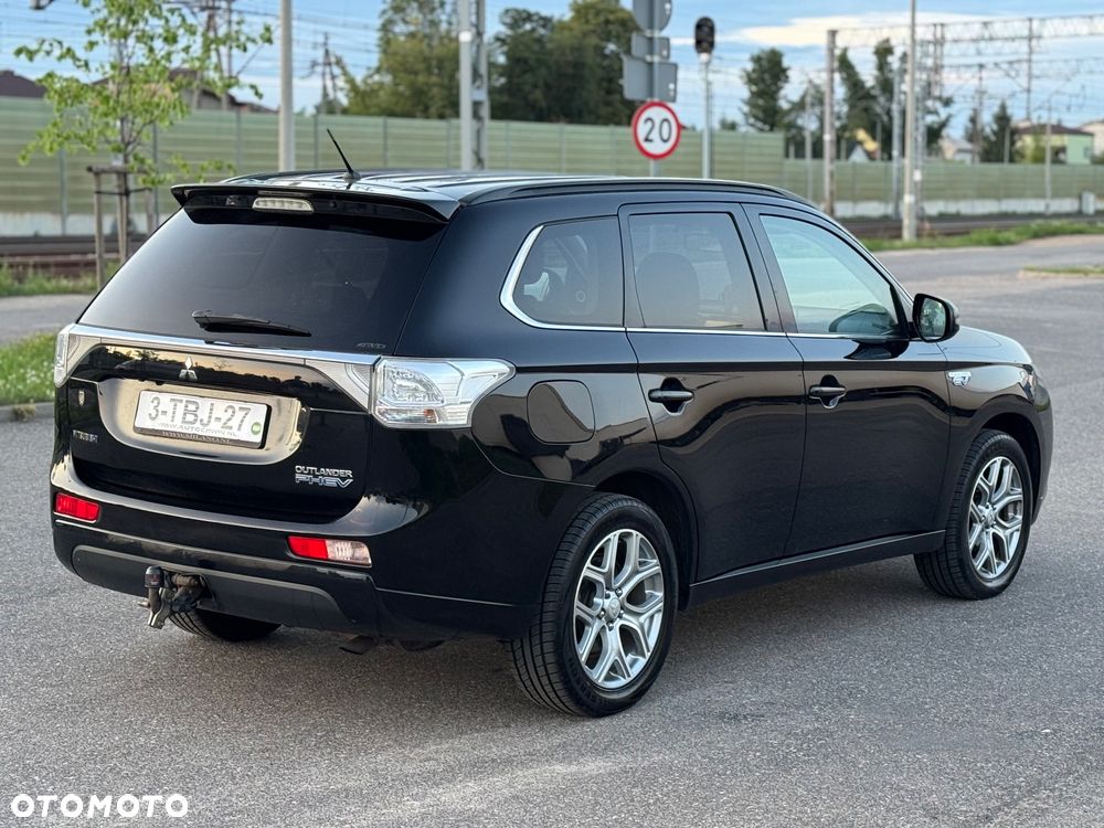 Mitsubishi Outlander PHEV Instyle NAVI + - 2