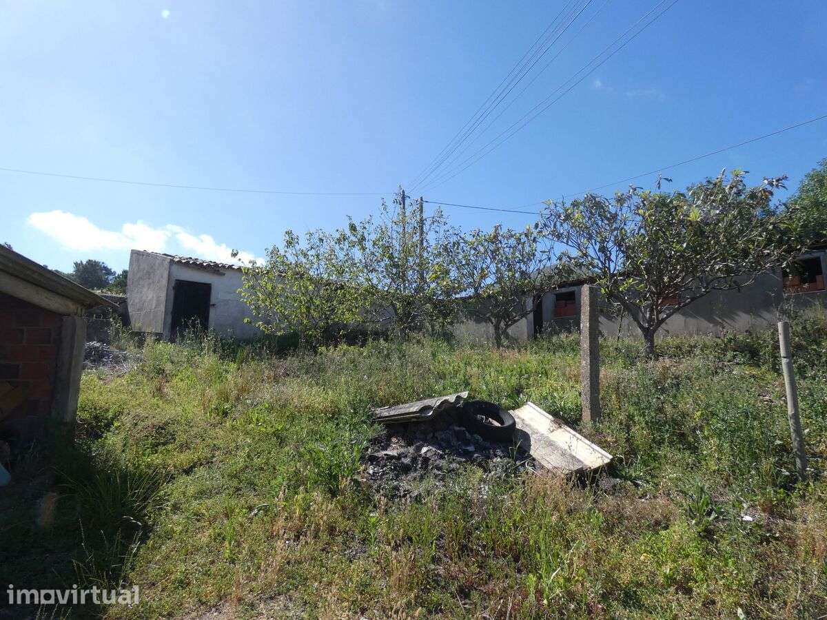 Terreno de 1050m2 no centro da Azueira com PIP para 4 moradias T3 - Grande imagem: 3/25