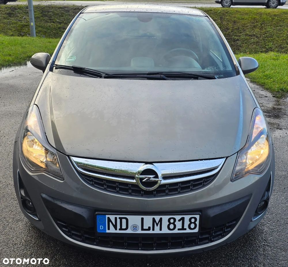 Opel Corsa 1.4 16V Color Edition - 1
