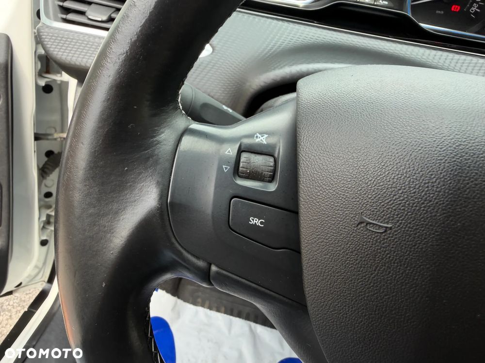 Peugeot 2008 1.5 BlueHDi Allure - 26