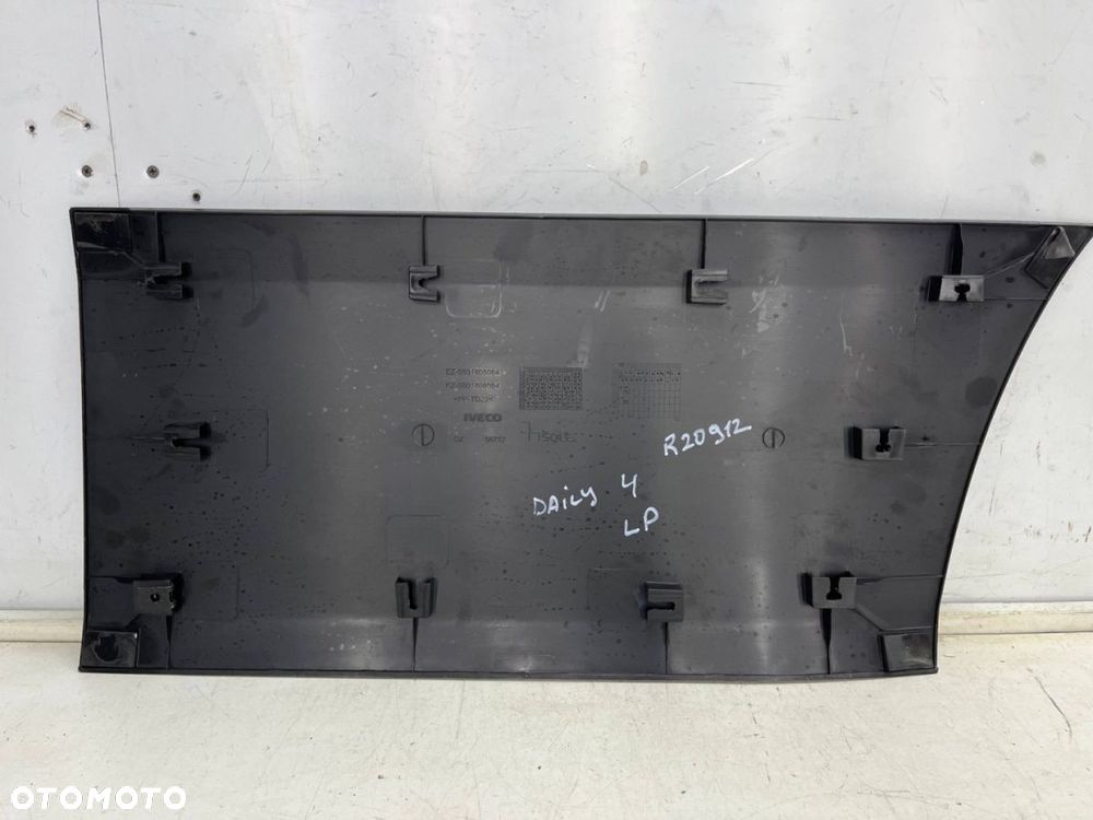 Listwa Iveco Daily 4 IV 14r.- lewa przednia dolna nakładka drzwi kierowcy lewy przód 5801808064 - 6