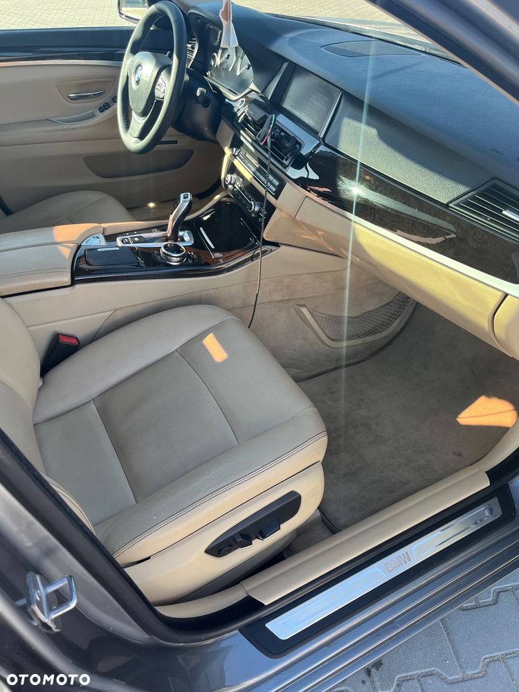 BMW Seria 5 528i xDrive - 14