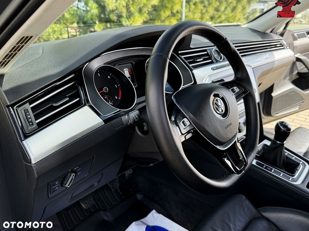 Volkswagen Passat Variant 2.0 TDI (BlueMotion Technology) Highline - 28