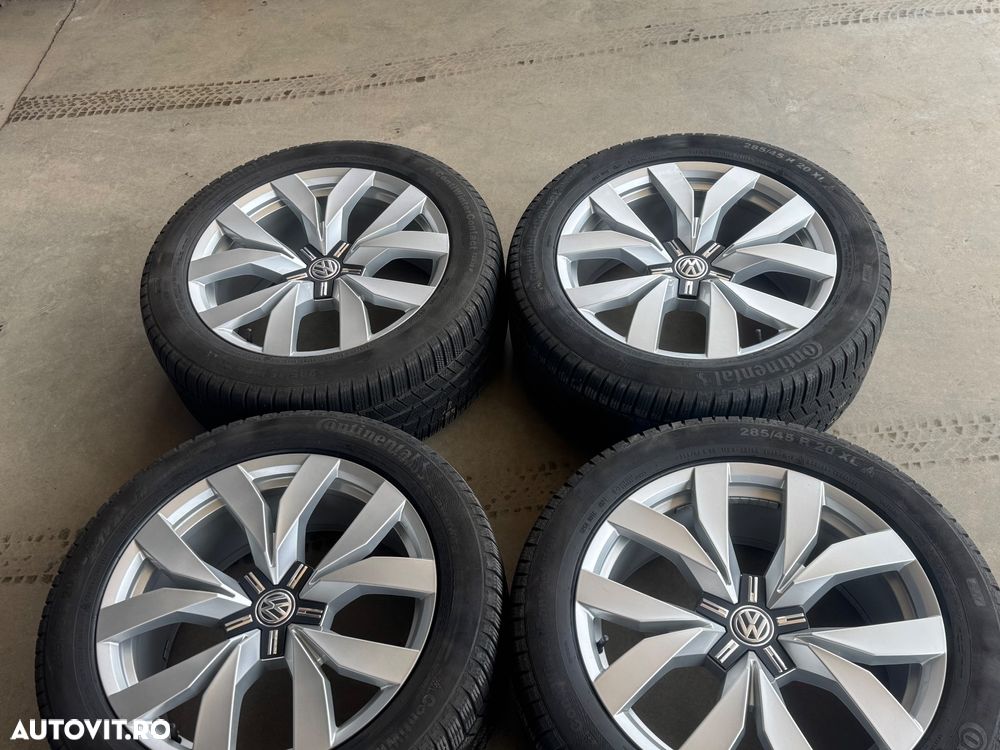 Vând jante originale Volkswagen Tuareg pe 20” cu anvelope de iarnă