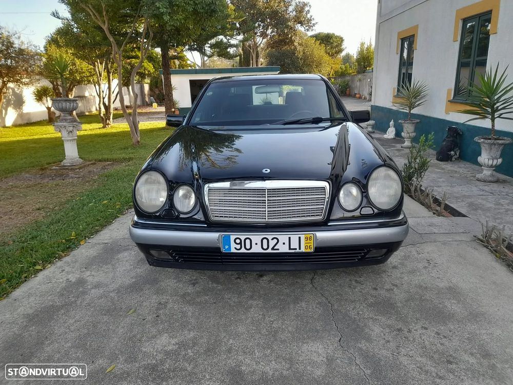Mercedes-Benz E 200 - 11
