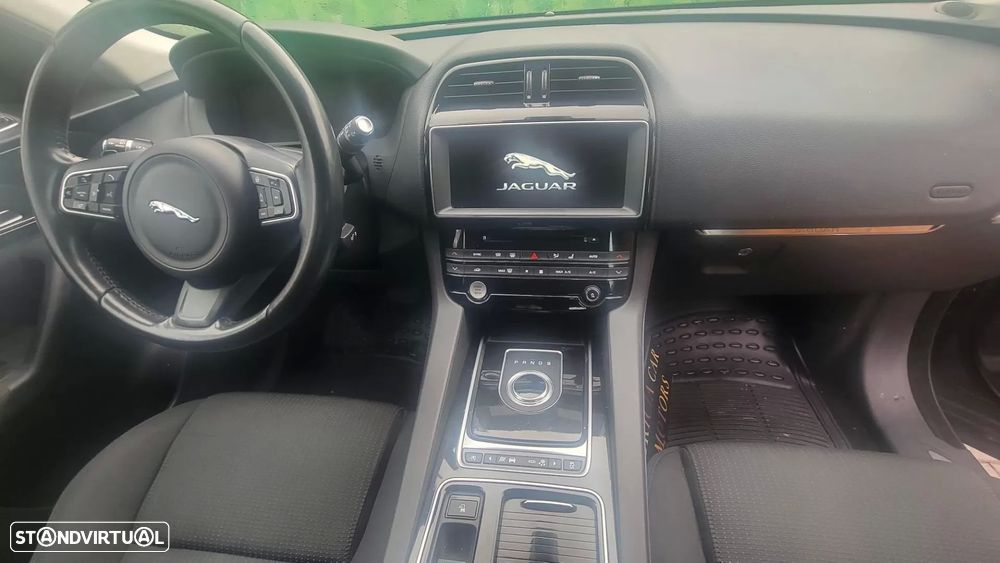 Jaguar F-Pace 3.0 D300 AWD - 29