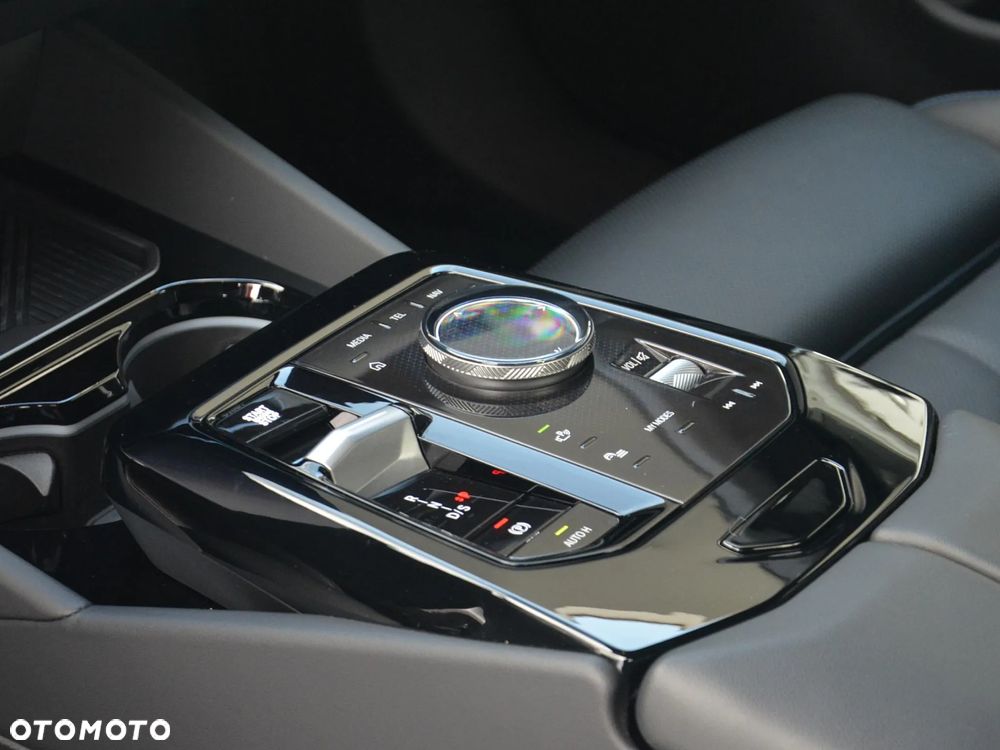BMW Seria 5 520d xDrive - 12