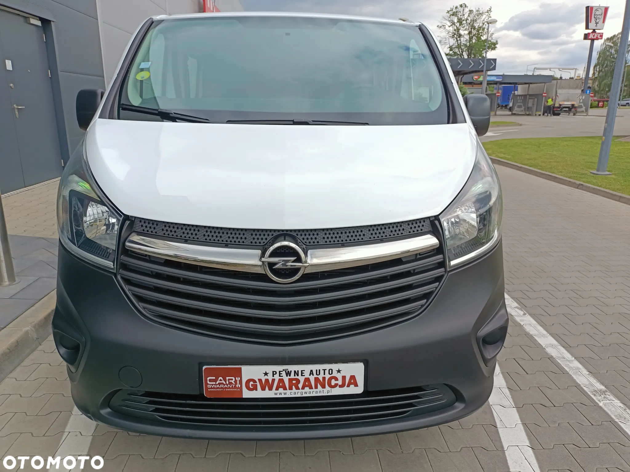 Opel VIVARO 5-cio OSOBOWY LONG - 12
