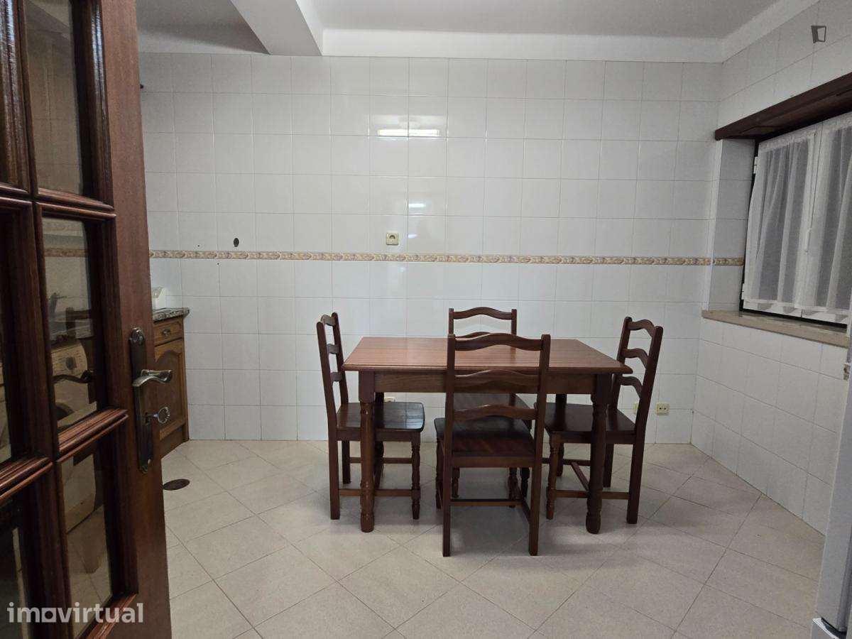 Apartamento com 2 quartos - localizado em São Martinho de Bispo Coi... - Grande imagem: 4/42