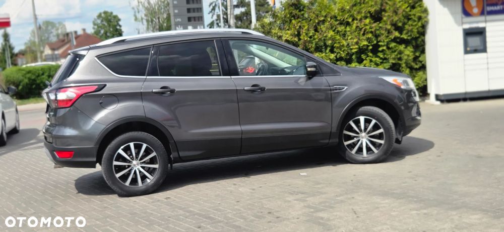 Ford Kuga 1.5 EcoBoost 2x4 Titanium - 16