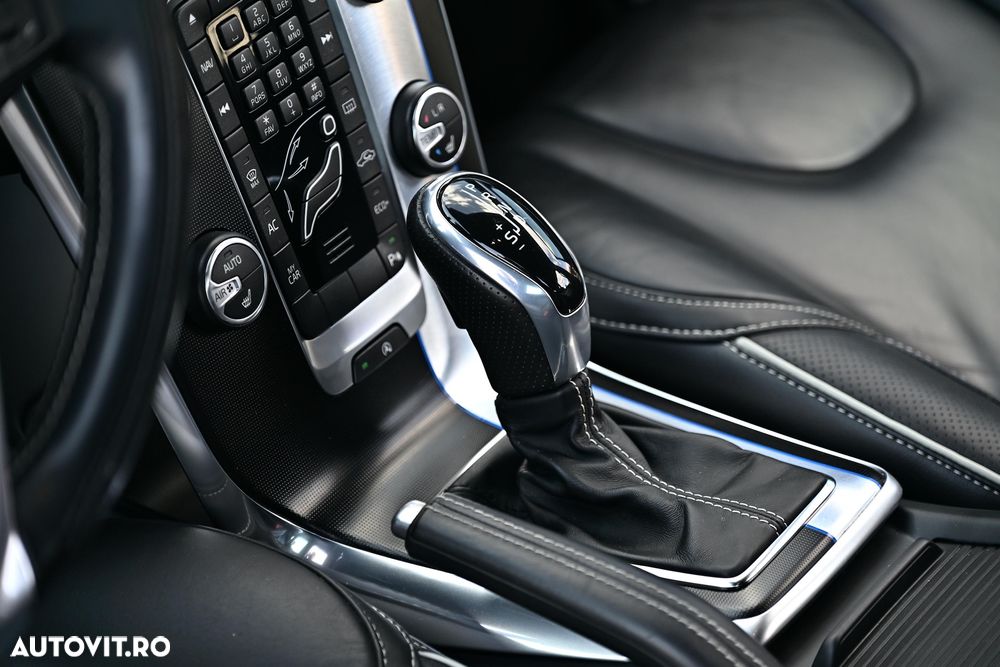 Volvo V40 D3 Geartronic RDesign - 19