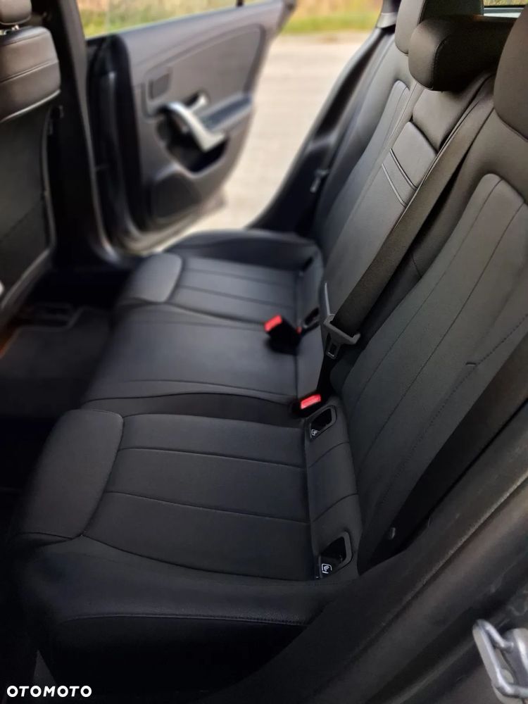 Mercedes-Benz CLA 180 7G-DCT Edition Progressive Line - 15