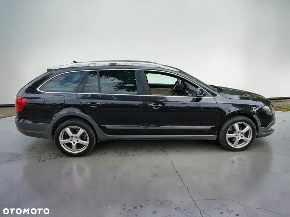 Skoda Superb 2.0 TDI 4x4 Platinum Outdoor DSG - 6