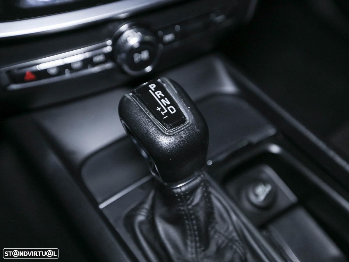 Volvo V60 2.0 D3 Momentum Geartronic - 17
