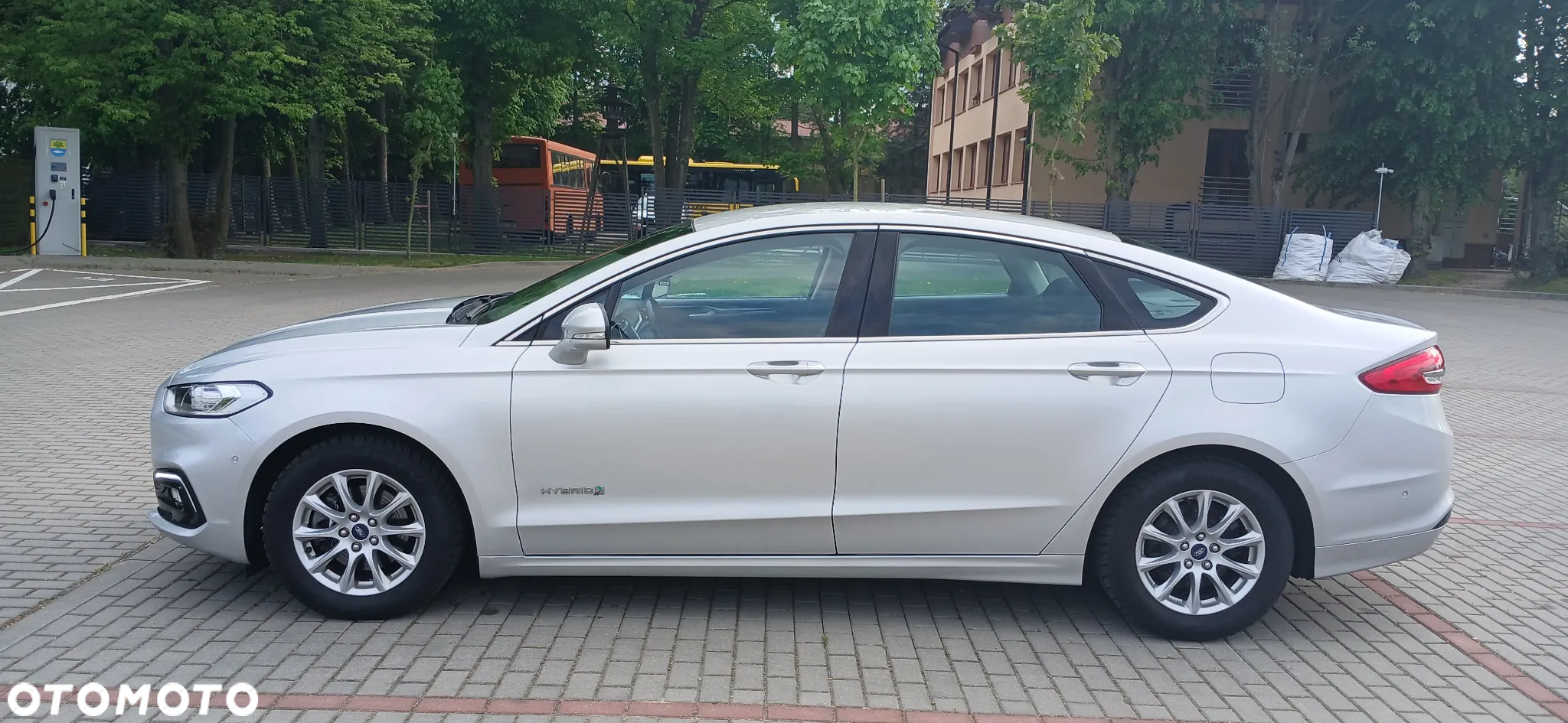 Ford Mondeo 2.0 Hybrid Titanium - 24