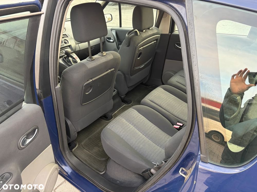 Renault Scenic 1.9 dCi FAP Avantage - 9