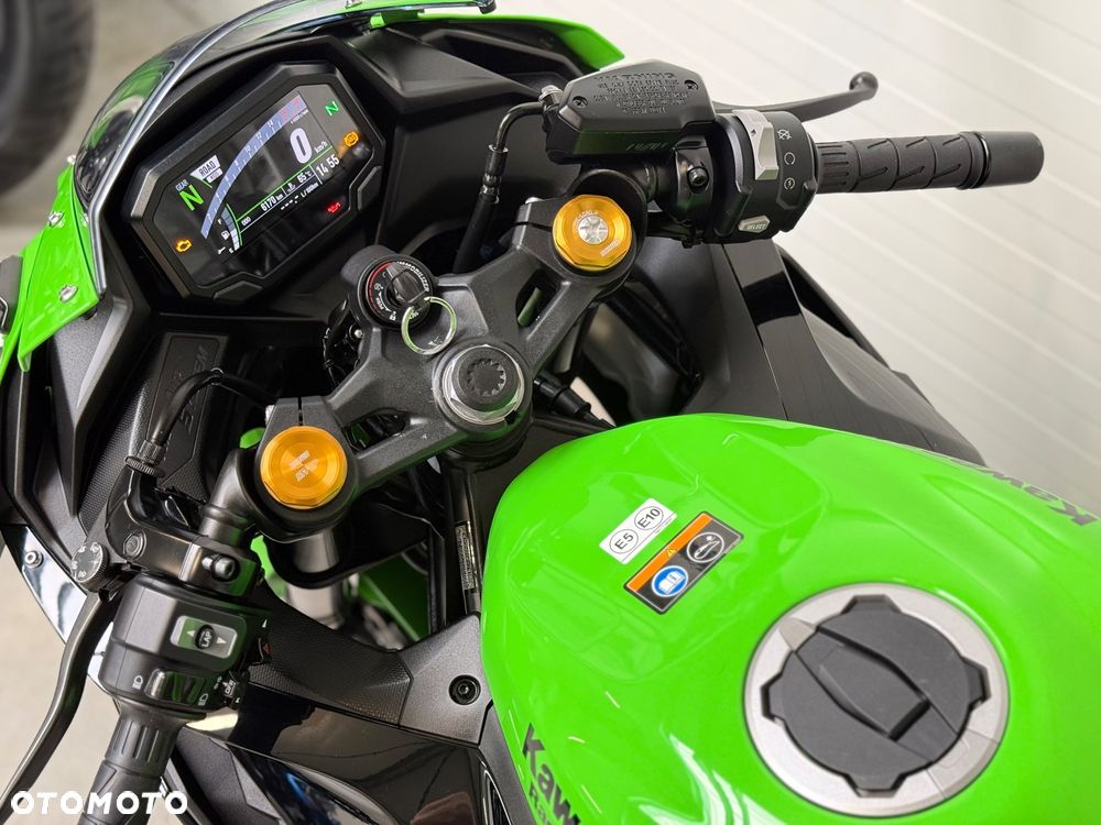 Kawasaki ZX - 28