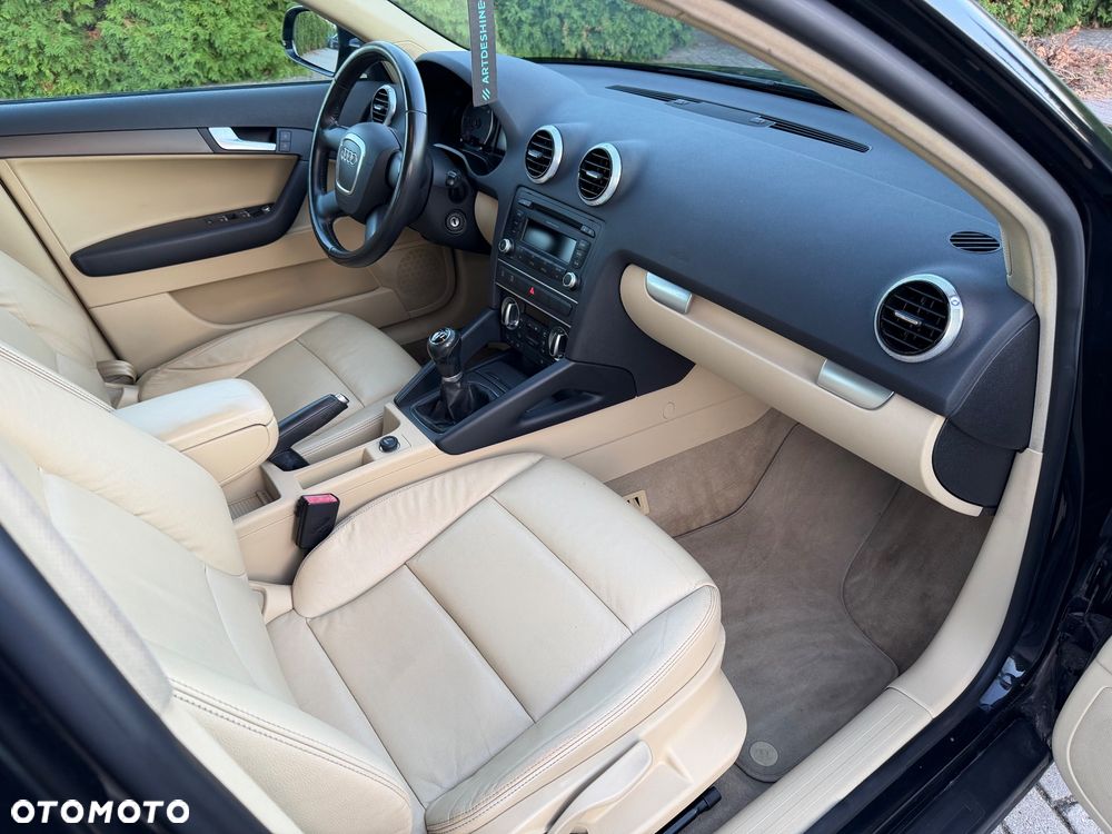 Audi A3 Sportback - 13