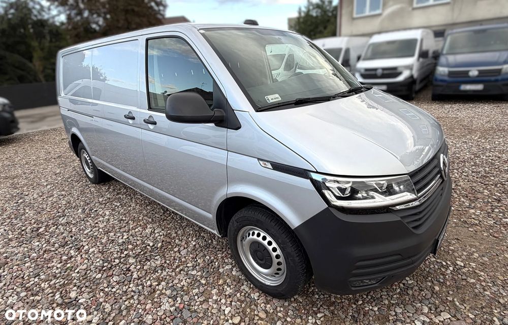 Volkswagen TRANSPORTER T6 VAN 3os. L2H1 Long MAXI WZMOCNIONY DMC3.2t. Ładowność 1242kg, Paka 3m, Homologacja VAT-1, Reflektory LED DIODOWE, Lampy tył LED, Kamera, Czujniki, Dogrzewanie Webasto 5kW, Automatyczne światła, Mocny silnik 2.0TDI DNA 150KM 6cio biegowa skrzynia biegów! Kolor srebrny Reflex Metalik, ZABUDOWA ładowni wraz z podsufitką i oś. LED! Fabryczny alarm, Przebieg tylko 53tys.km! - 34