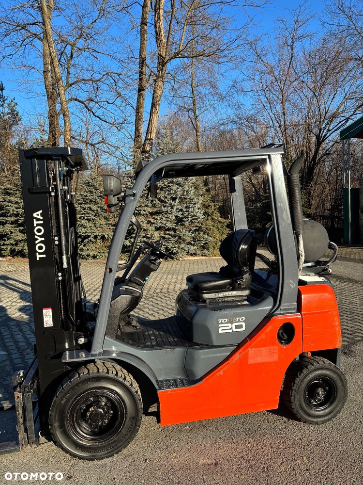 Toyota 8FGF20 GWARANCJA LPG BENZYNA triplex ORGINALNY STAN 39 750 NETTO - 2