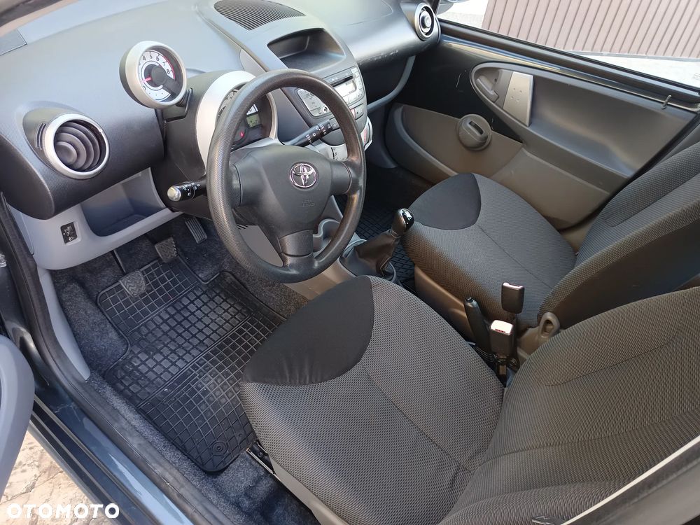 Toyota Aygo Black - 12