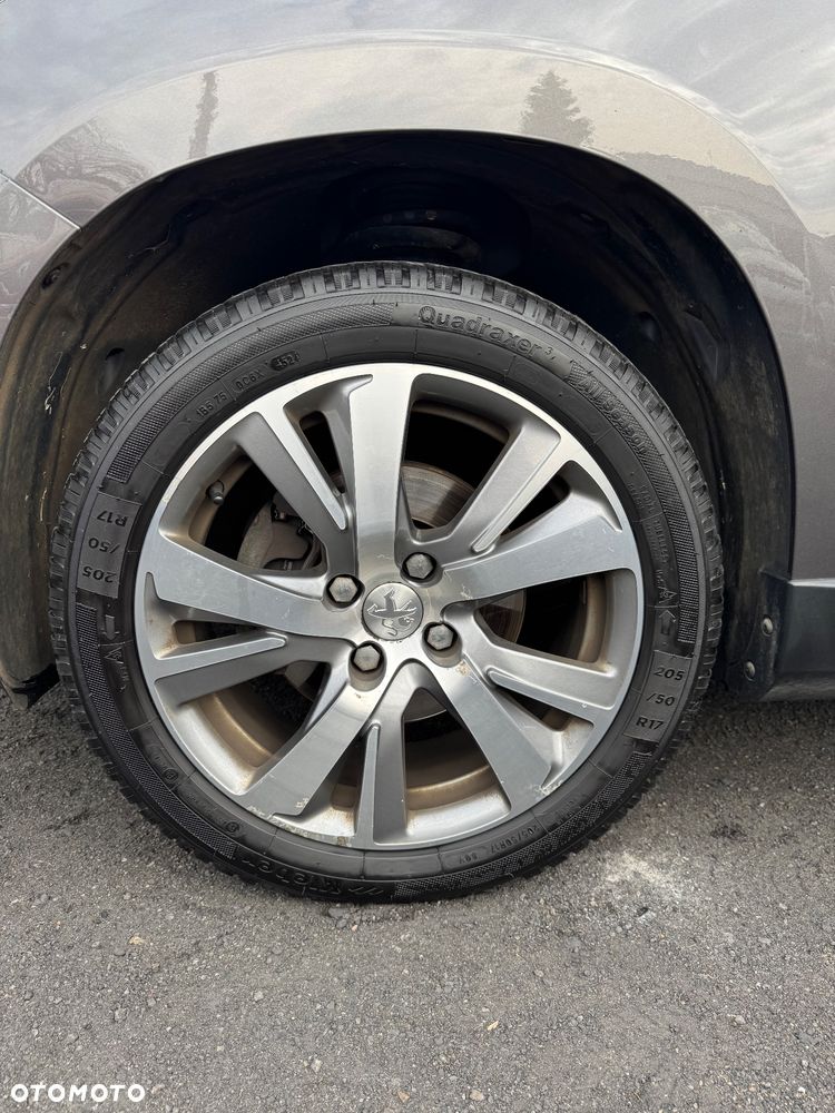 Peugeot 2008 1.2 Pure Tech GPF Signature S&S EAT6 - 7