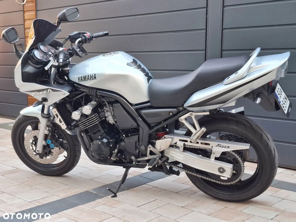 Yamaha FZS - 4