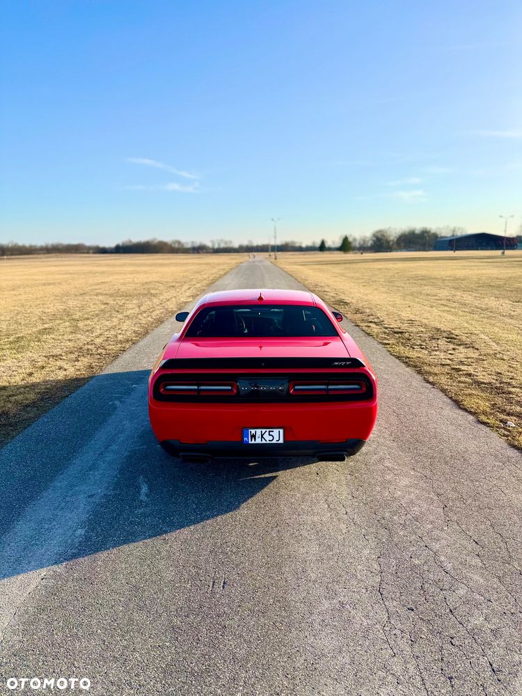 Dodge Challenger - 8