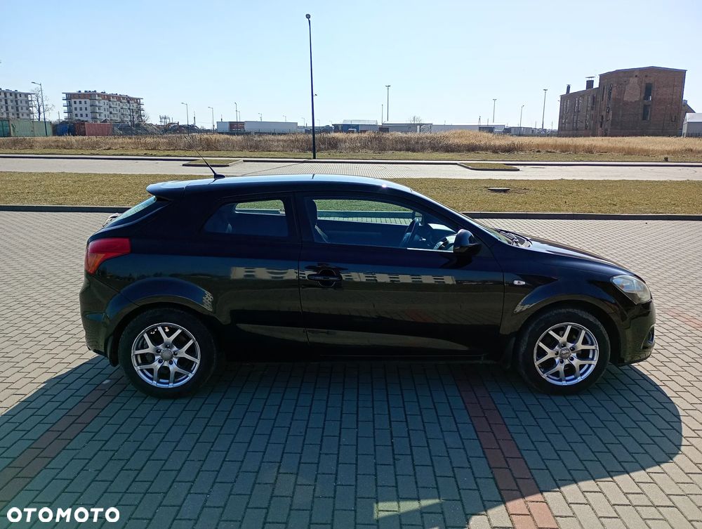 Kia ProCeed - 11