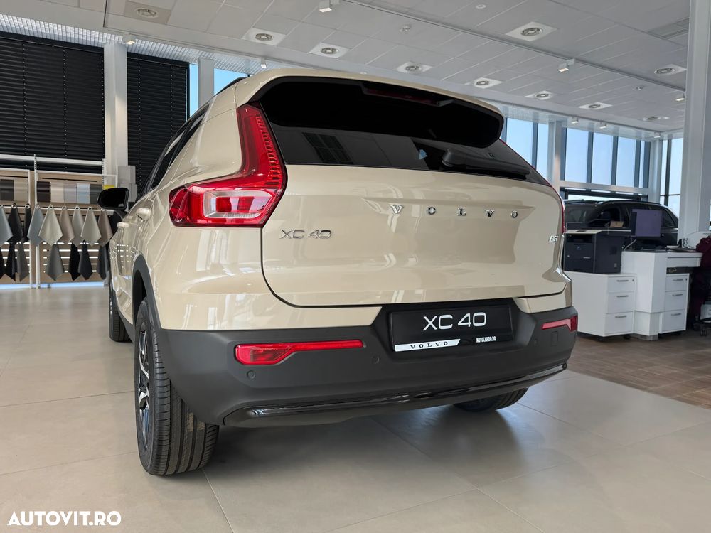 Volvo XC 40 B3 AT FWD MHEV Plus Dark - 6