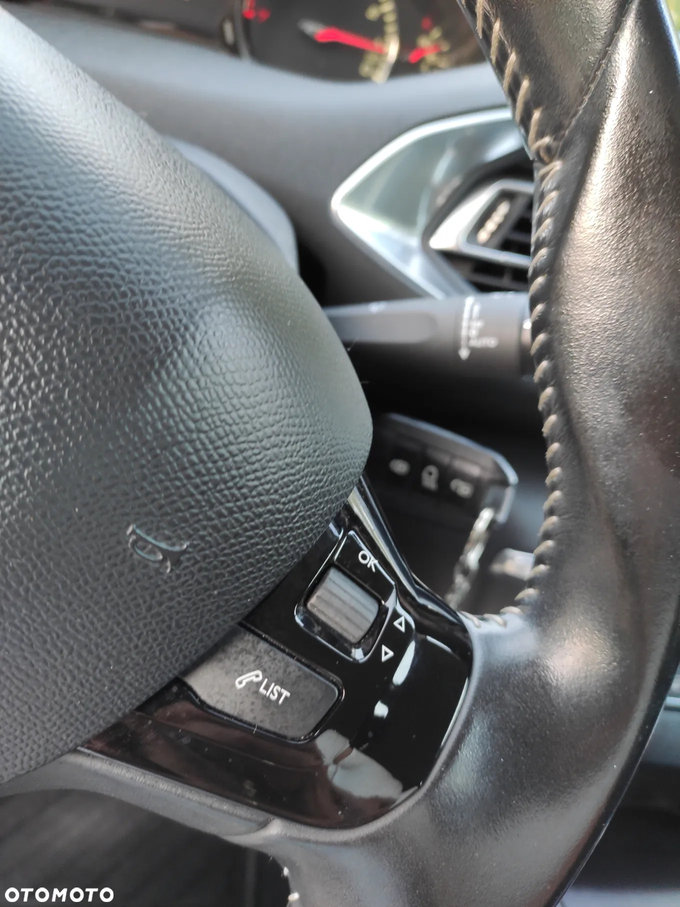 Peugeot 308 1.2 PureTech Allure S&S - 12