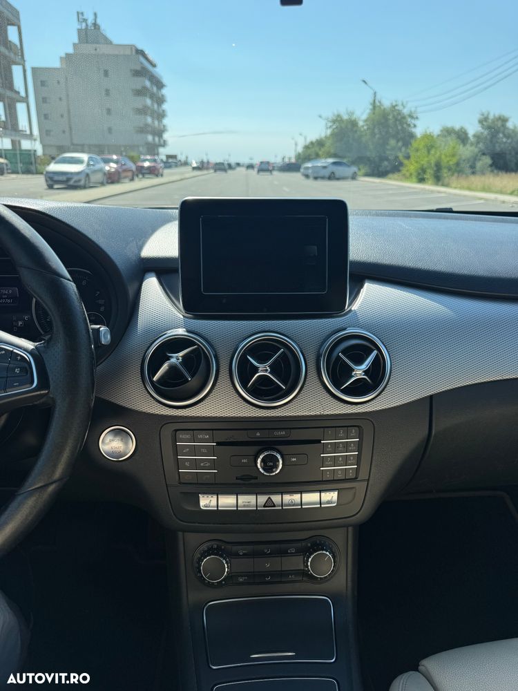 Mercedes-Benz B 180 - 12