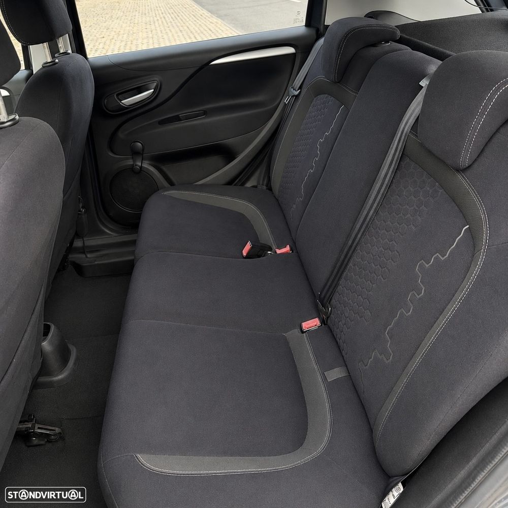 Fiat Punto 1.3 M-Jet Lounge S&S - 11