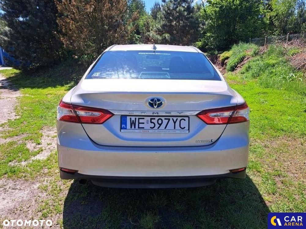 Toyota Camry - 4