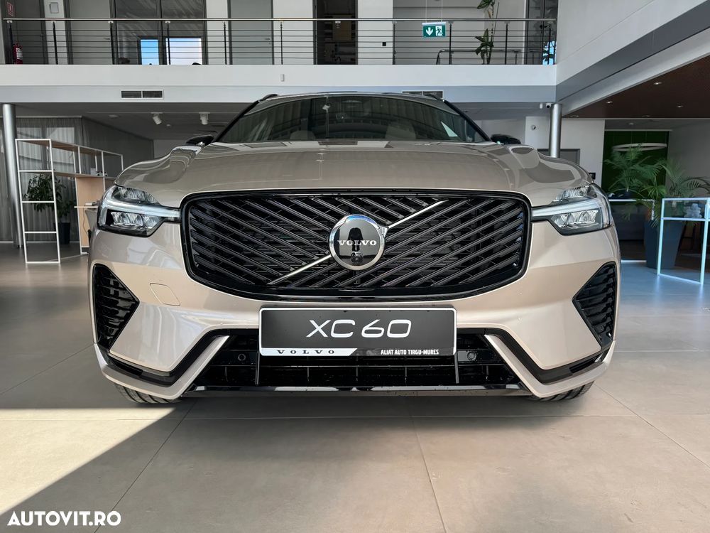 Volvo XC 60 B5 AT AWD MHEV Plus Dark - 2