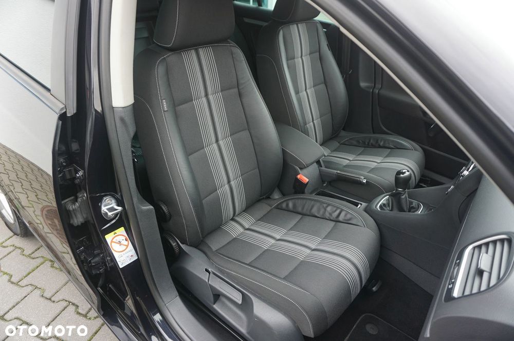 Volkswagen Golf 1.6 TDI DPF MATCH - 18