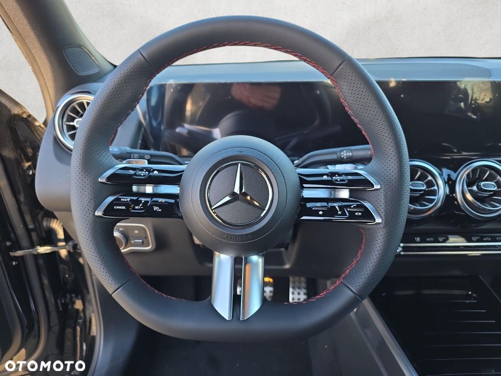 Mercedes-Benz GLB - 14