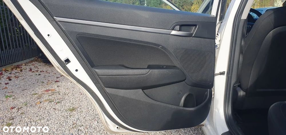 Hyundai Elantra 1.6 Classic + - 8