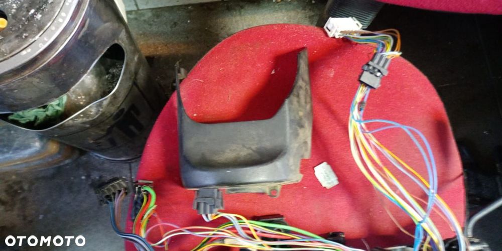 OSŁONA OBUDOWA KOLUMNY KIEROWNICZEJ 7 II E32 11582870 BMW 1986-1994 - 1