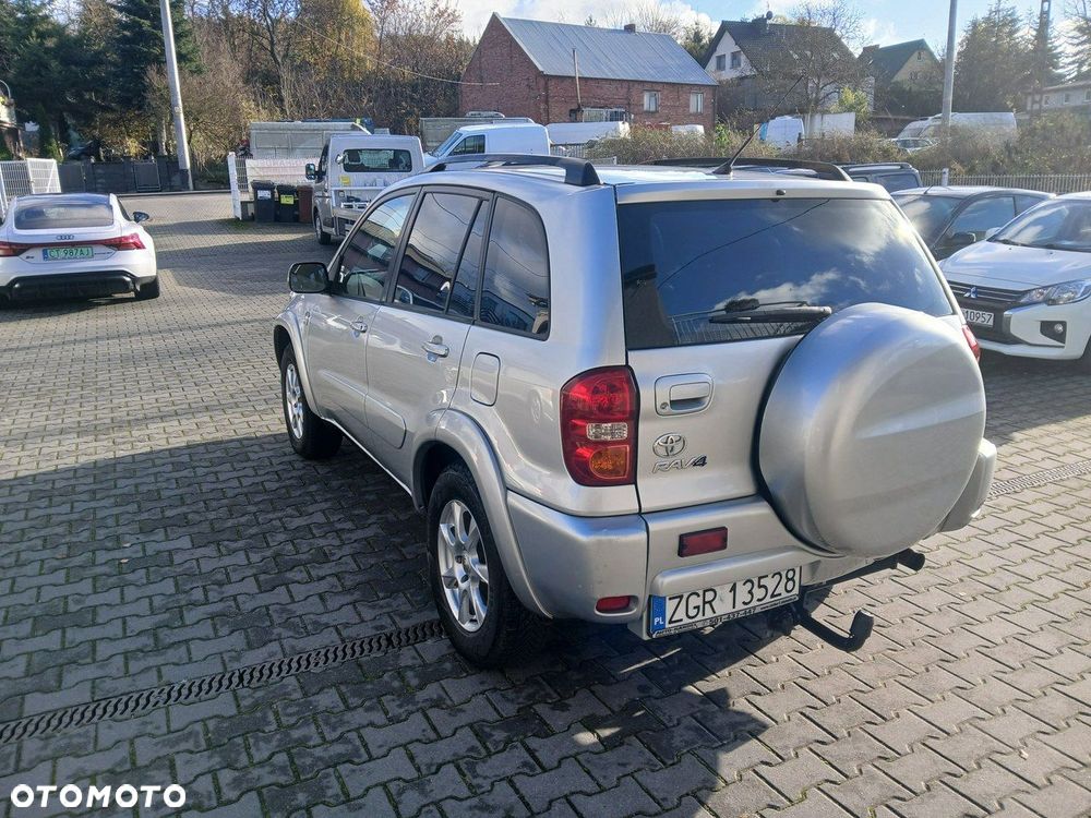 Toyota RAV4 D-4D 4x4 - 5